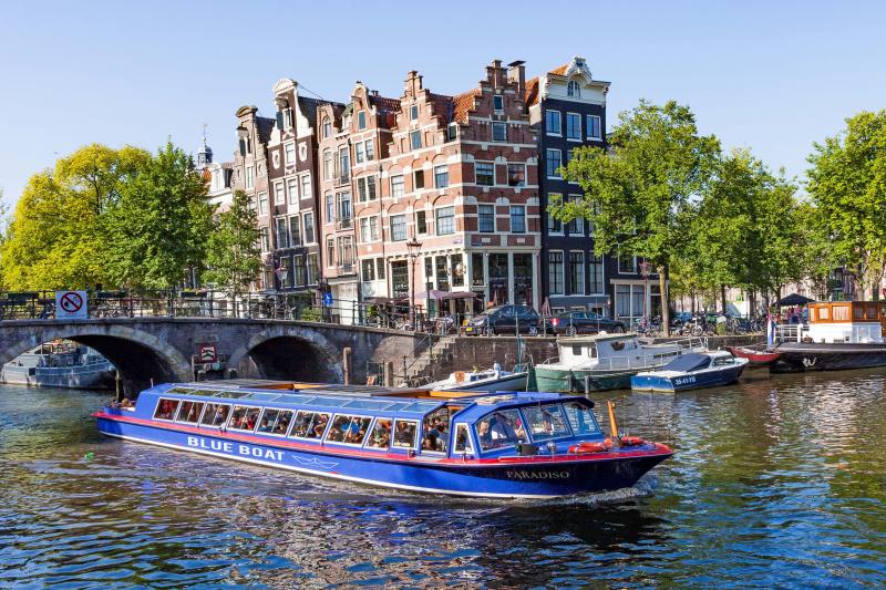 Canal Cruise including snackbox  & Van Gogh Museum