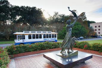 Explore Savannah Trolley Tour with Unlimited Shuttle Service in Historic Savannah District