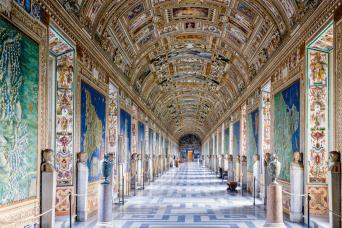 VIP Access to Sistine Chapel & Vatican Museums Tour with breakfast. Exclusive Early Morning Tour