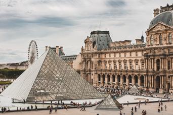 Louvre Museum Tour & Seine River Cruise