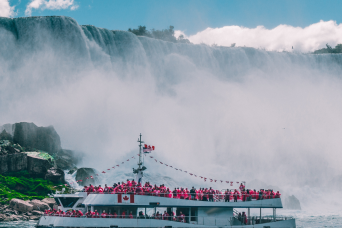 Niagara Falls Day Tour from Toronto with Boat & Lunch